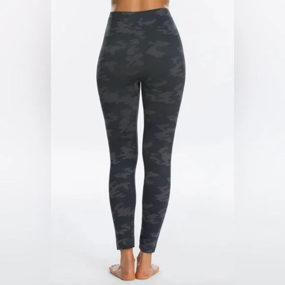 SPANX Look At Me Now Black Camo Legging - Picture 7 of 15